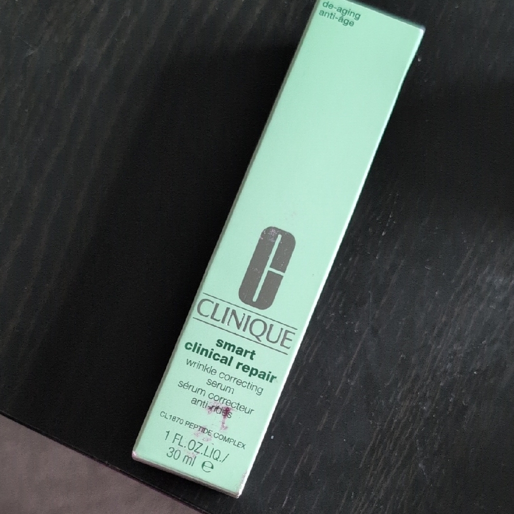 Clinique Smart Clinical Repair in Mint Green